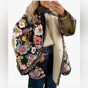 Floral Women's Jacket Ptp 21”-22 L 29.5”
EUC!